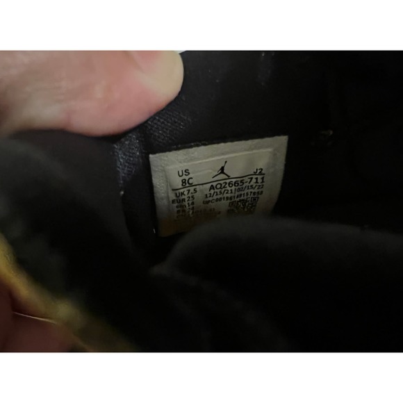 Nike Air Jordan 1 Retro High Top Sneakers Taxi Yellow Leather Kids Sz 8C - Picture 7 of 8